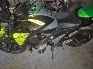 Kawasaki Z800 Naked Verde y Amarillo