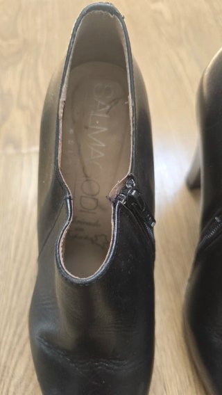 Botines de piel negros