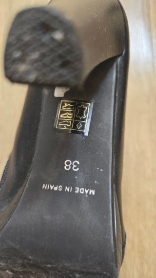 Botines de piel negros