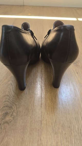 Botines de piel negros