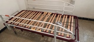 Cama articulada hospitalaria