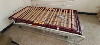 Cama articulada hospitalaria