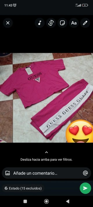 Conjunto Guess Rosa Crop Top y falda