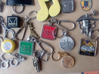 Lote 41 llaveros, años 1960/70