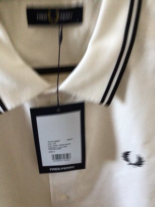 Camisa Fred Perry Blanca con Rayas Negras