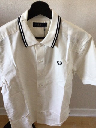 Camisa Fred Perry Blanca con Rayas Negras