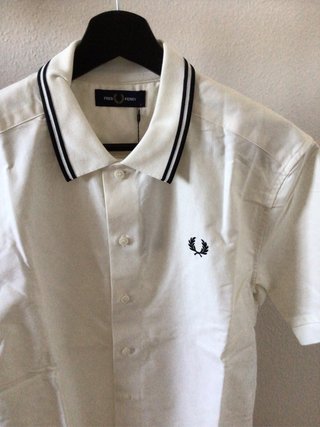 Camisa Fred Perry Blanca con Rayas Negras