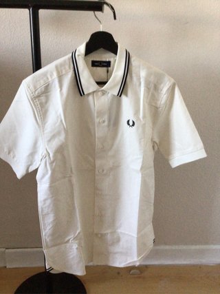 Camisa Fred Perry Blanca con Rayas Negras