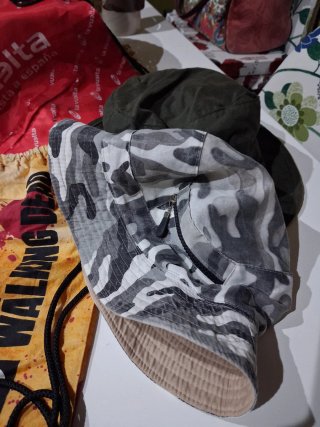 Set accessori La Vuelta: borsa, zaino e cappelli