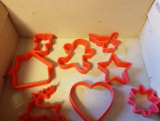Moldes galletas, batidoras y cajas metálicas