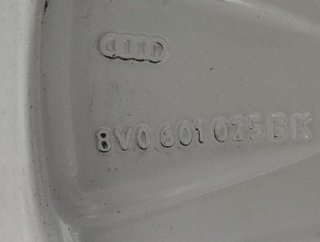Audi 2376996 8v0601025bk llanta a3 sportback (8va)