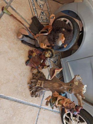 Figuras Decorativas Brujas y Árbol