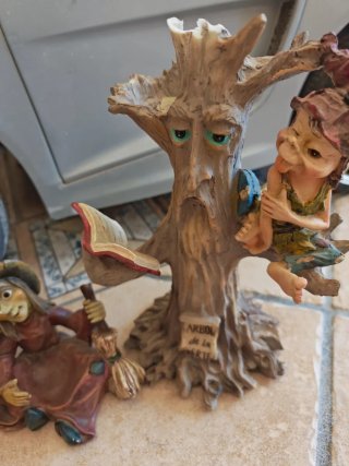 Figuras Decorativas Brujas y Árbol