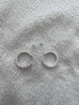 Pendientes de plata con diseño ondulado