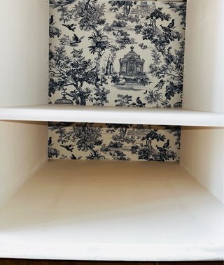 Mueble TV blanco y azul con diseño