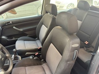 Volkswagen Golf 2003 3P GASOLINA