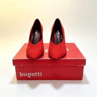 Zapatos de tacón rojos