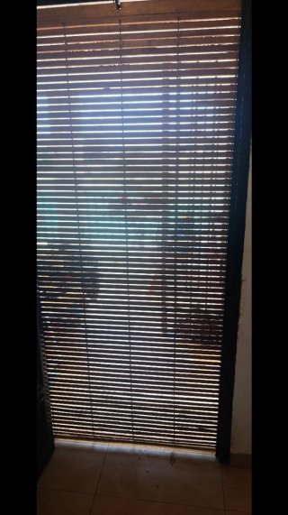 Persiana de madera rústica