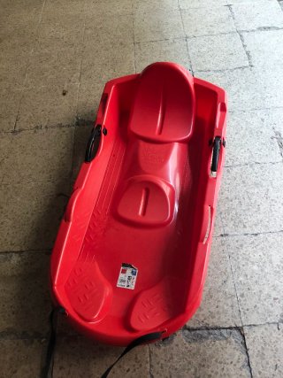 Trineo rojo para niños