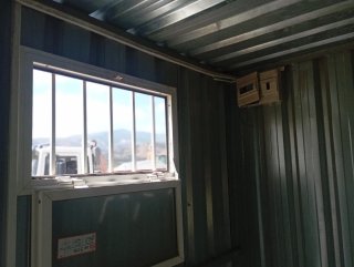 Caseta metálica prefabricada