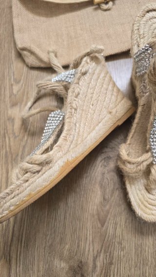 Sandalias COS Yute Beige con Pedrería