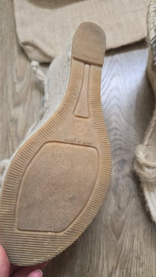 Sandalias COS Yute Beige con Pedrería