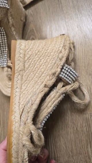 Sandalias COS Yute Beige con Pedrería