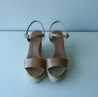 Sandalias Unisa Beige y Doradas