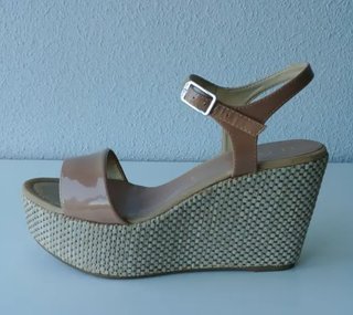 Sandalias Unisa Beige y Doradas