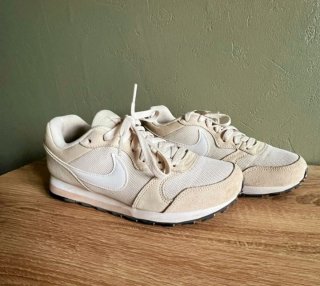 Nike MD Runner 2 chica beige/crema