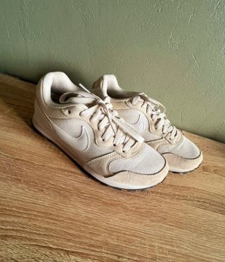 Nike MD Runner 2 chica beige/crema