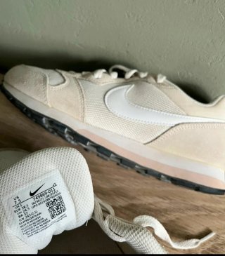 Nike MD Runner 2 chica beige/crema