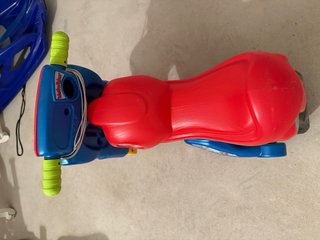 Moto infantil de plástico