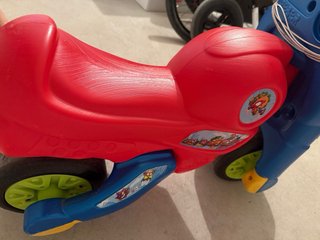 Moto infantil de plástico