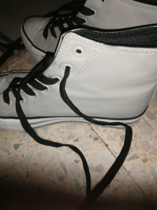 Set di scarpe sportive e scarpe