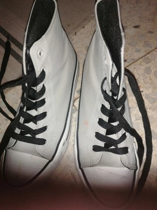 Set di scarpe sportive e scarpe