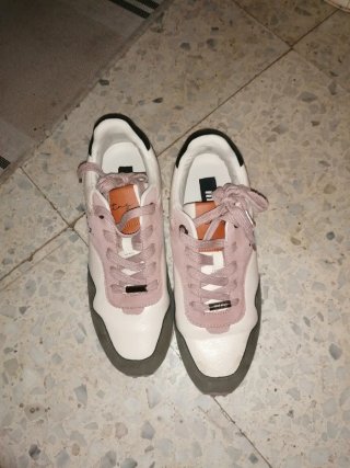 Set di scarpe sportive e scarpe