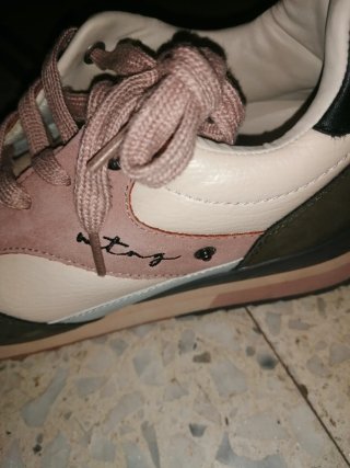 Set di scarpe sportive e scarpe