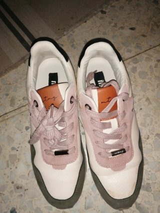 Set di scarpe sportive e scarpe