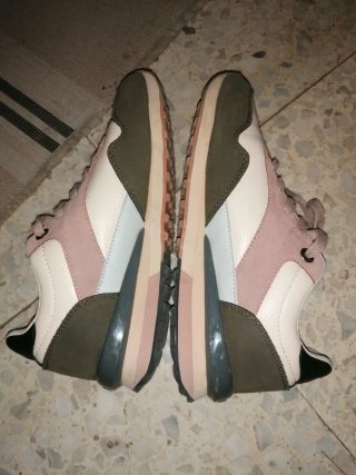 Set di scarpe sportive e scarpe