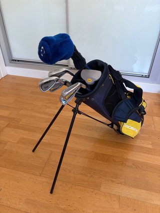 Bolsa y palos de golf para niños
