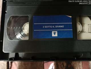 VHS "DUE SOTTO IL DIVANO"