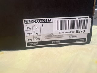 Zapatillas Adidas grises y blancas