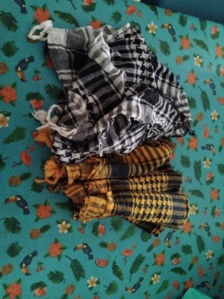 Due sciarpe palestinesi in cotone a quadri