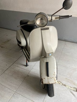 Vespa Scooter Blanca GE 9289 L