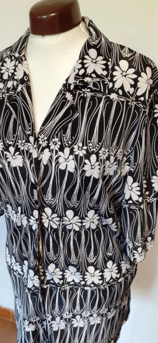 Blusa tipo chaqueta floral