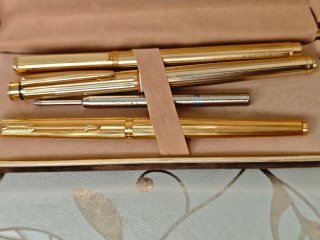 Elegante astuccio con penne dorate Élysée