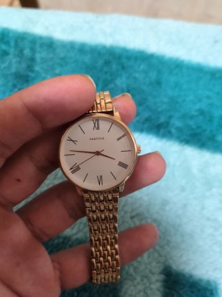 Reloj Parfois elegante dorado y blanco