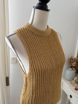 Top Mango tirantes crochet dorado