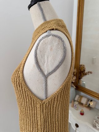 Top Mango tirantes crochet dorado